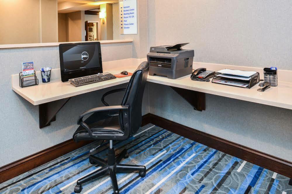 Holiday Inn Express Hotel & Suites York By Ihg Esterno foto